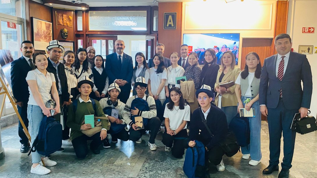 Kırgız Türk Anadolu Lisesi ile Kırgız Türk Anadolu Kız Meslek Lisesi Öğrencileri Genel Müdürlüğümüzü Ziyaret Ettiler