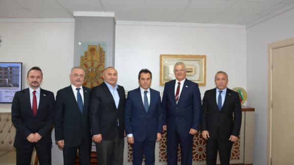 Soğutma Sanayi İş Adamları Derneği Yönetim Kurulu Başkanı M. Metin Terzibaşıoğulları Genel Müdürümüz Osman Nuri Gülayı ziyaret etti.