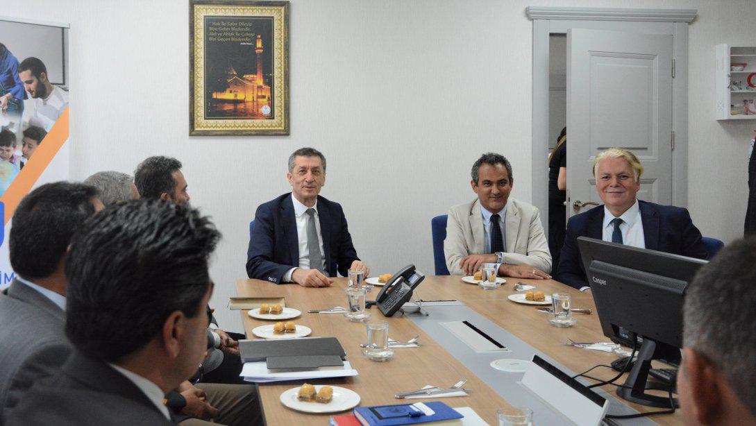 Milli Eğitim Bakanı Ziya SELÇUK, Mesleki ve Teknik Eğitim Genel Müdürlüğünü ziyaret etti