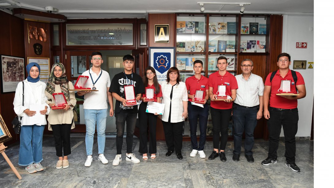 1. Ulusal Liseler Patent Ve Faydalı Model Yarışmasında Ödül Alan Öğrencilerin Genel Müdürlüğümüze Ziyareti