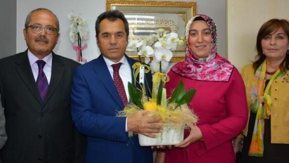 Genel Müdürümüz Sayın Osman Nuri GÜLAY, Altındağ İlçe Milli Eğitim Müdürü Şefika BİÇER ile birlikte ilçe okul müdürlerini makamında kabul etti