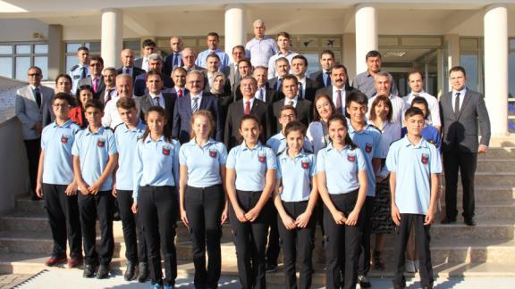 Millî Eğitim Bakanı Sayın İsmet YILMAZ Türkiyenin İlk Tematik Okulunu Ziyaret Etti