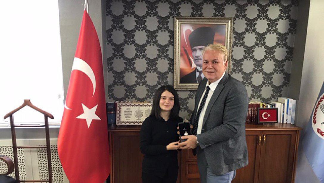 Genel Müdürümüz Kemal Varın NUMANOĞLU, Ankara Güzel Sanatlar Lisesi Öğrencisi Öykü Gümüş'ü Makamında Kabul Etti 