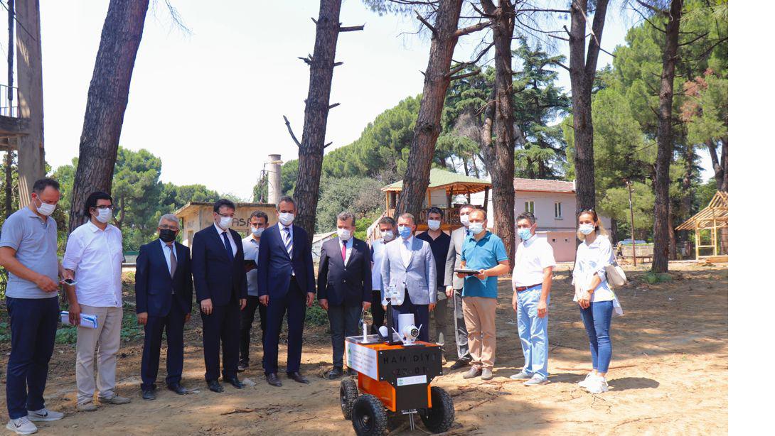 MEB'in Ar-Ge merkezi, tarım ve otomotiv liseleri 'akıllı tarım robotu' geliştirdi