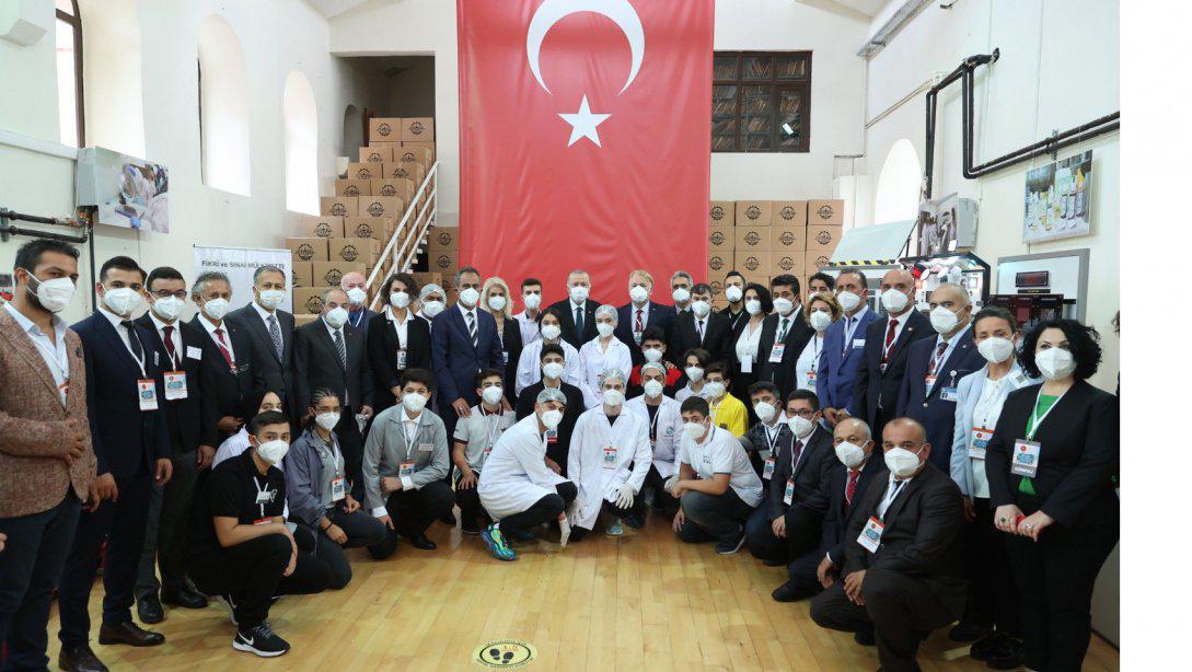 Cumhurbaşkanımız Sn. Recep Tayyip Erdoğan: Sultanahmet Mesleki ve Teknik Anadolu Lisesi'nde Yüz Yüze Eğitimi Açtı. 