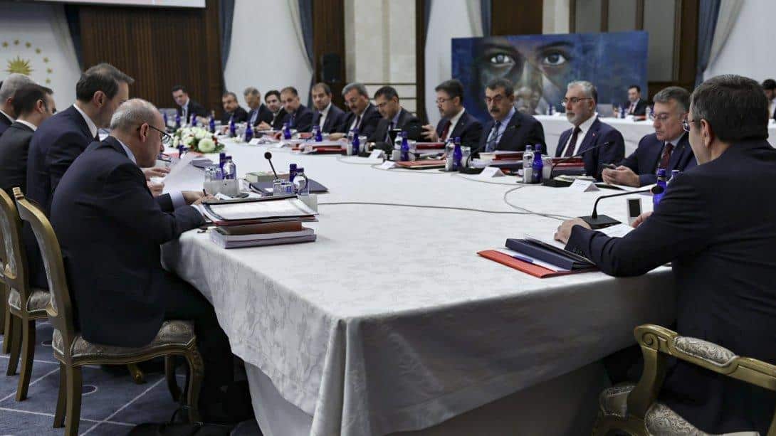BAKAN TEKİN, EKONOMİ KOORDİNASYON KURULUNDA TÜRKİYE'NİN MESLEKİ EĞİTİM POLİTİKASINDA YENİ YAKLAŞIMLARI SUNDU.