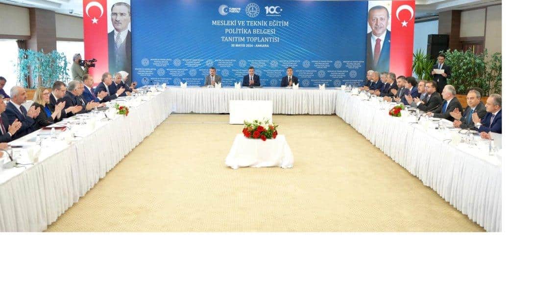 Cumhurbaşkanı Yardımcısı Cevdet Yılmaz ve Millî Eğitim Bakanı Yusuf Tekin, Mesleki ve Teknik Eğitim Politika Belgesi Tanıtım Toplantısı'na katıldı. 