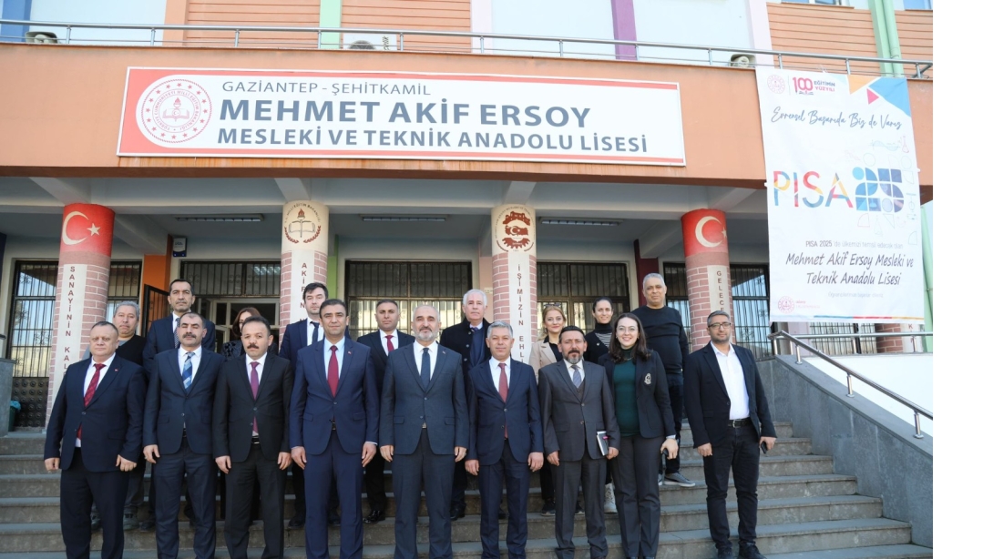 MESLEKİ VE TEKNİK EĞİTİM GENEL MÜDÜRÜ ALİ KARAGÖZ GAZİANTEP MEHMET AKİF ERSOY MESLEKİ VE TEKNİK ANADOLU LİSESİNİ ZİYARET ETTİ.