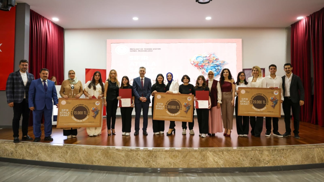 GELECEĞİ SANATLA DÖNÜŞTÜREN GENÇLER MERSİN'DE BULUŞTU: