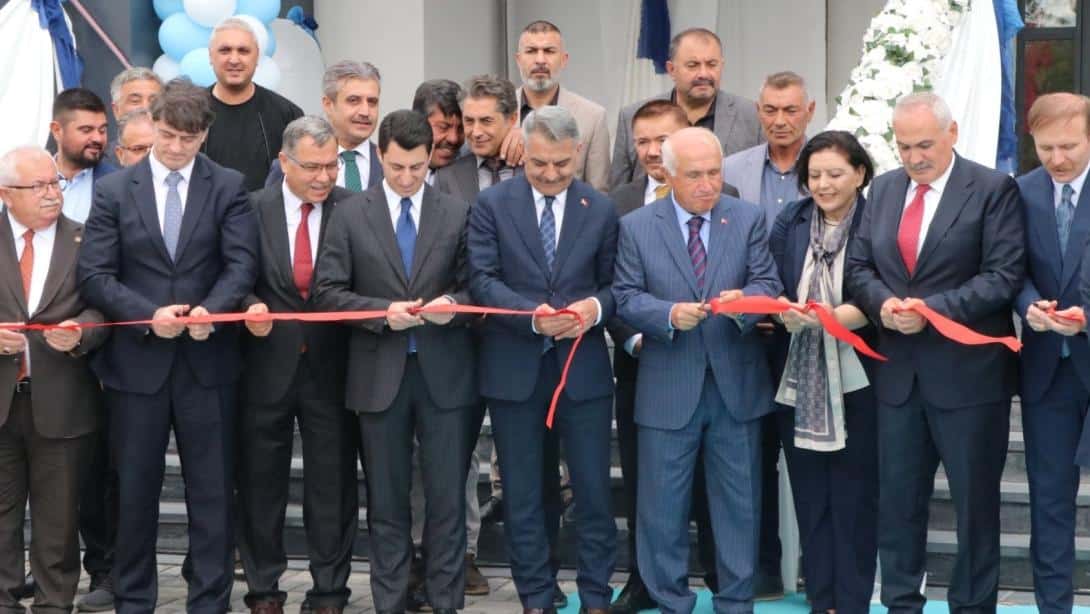 BOĞAZLIYAN'DA CEMİL ÇİÇEK MESLEKİ VE TEKNİK ANADOLU LİSESİ HİZMETE AÇILDI